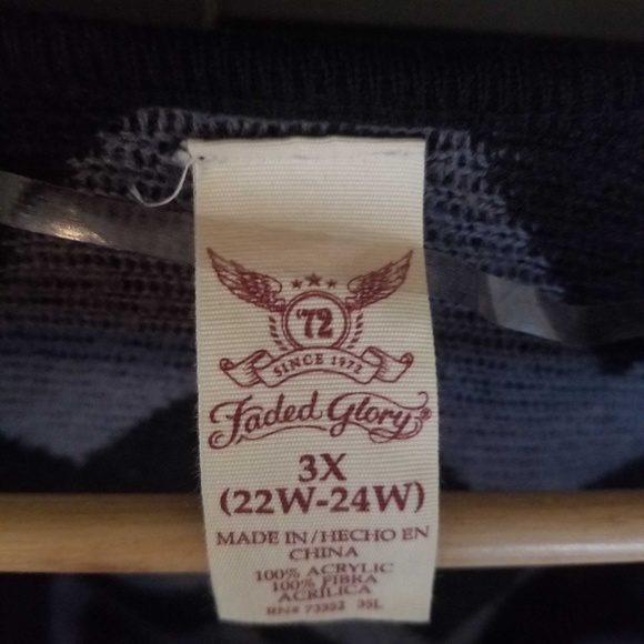 Shawl - poncho - sweater - Picture 3 of 4